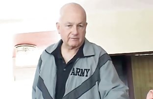 پورنو سکسی همسر خوب ساخته شده کار ضربه شوهر او و اجازه او را در دهان خود را به پایان برساند
