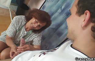 پورنو سکسی جوجه روسیه ایستاده در جوراب شلواری