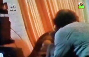 پورنو سکسی دانش آموز روسی کار می کند به عنوان یک شلخته در خانه