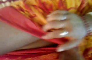 پورنو سکسی همسر ناز ورزش ها انگشت شوهرش و او را در دوربین شاخساره
