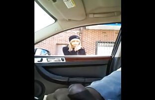 پورنو سکسی نگاه در مجله جنسی ، تحریک و برداشته تا وسیله ارتعاش و نوسان