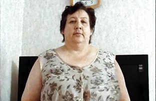 پورنو سکسی همسر شیک تغییر یک پیر مرد با یک مربی سیاه و سفید
