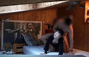 پورنو سکسی یک جوجه با یک پسته زیبا کار می کند به عنوان یک