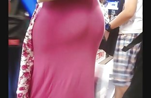 پورنو سکسی کارینا ایستاده برهنه در نزدیکی یک صخره بزرگ