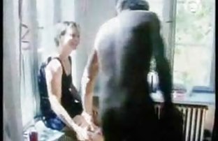 پورنو سکسی دختر ناز کمی با موهای مودار برهنه و انگشت در ریخته گری