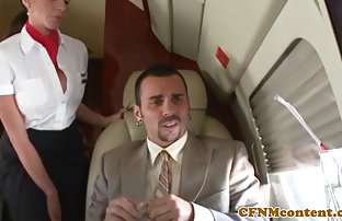 پورنو سکسی گوساله با انگشتان خود را در بیدمشک ضرب دیده