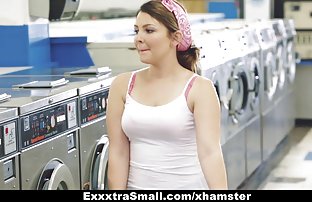 پورنو سکسی معشوقه در چرم یک ذره در یک الاغ بزرگ