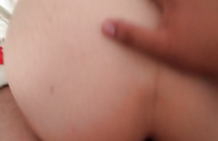 پورنو سکسی گای زیر خیابان در پشت دختر و مخفیانه حذف لب داغ او